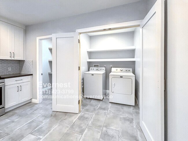 Building Photo - Introducing a modern 2-bedroom, 2-bathroom...