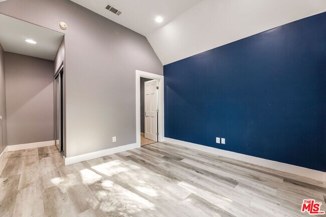 Building Photo - 1112 S Highland Ave