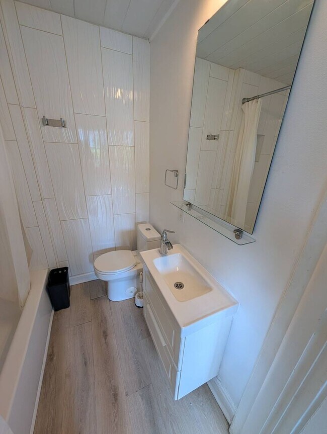 Building Photo - Adorable Rental in the Heart of Sarasota