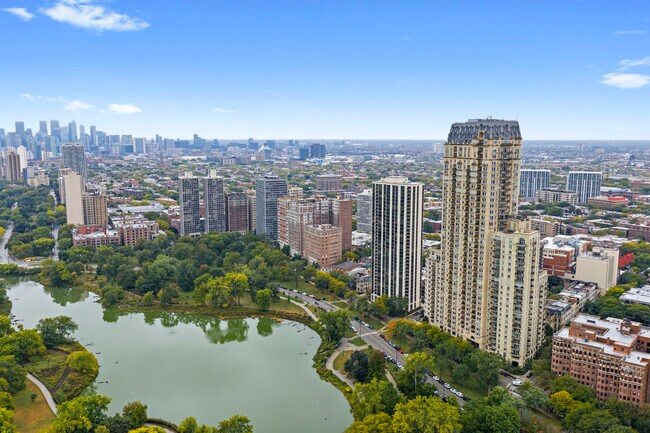 Building Photo - 2550 N Lakeview Ave