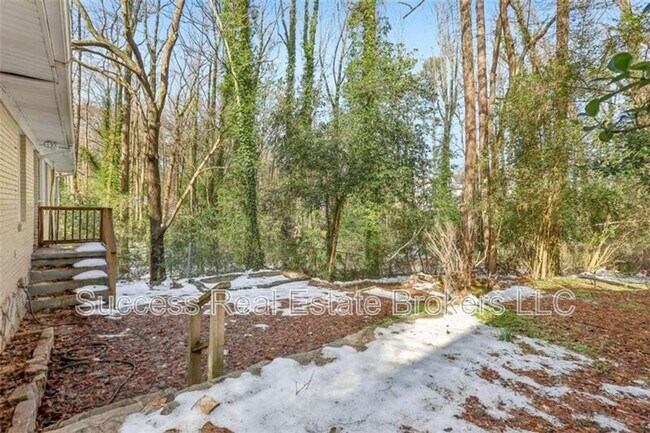 Building Photo - 1840 Camellia Dr