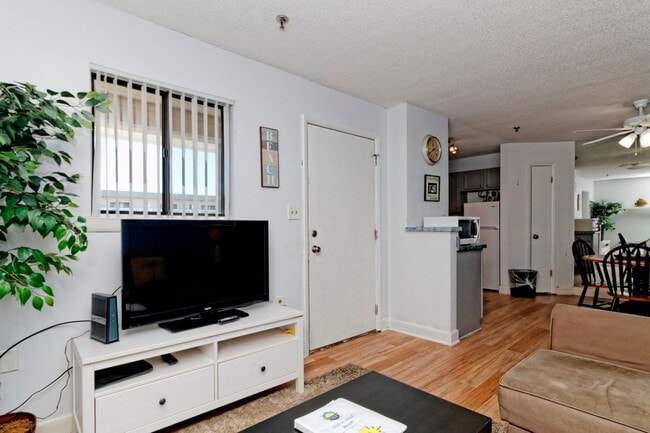 Building Photo - Furnished 2BR/2BA on Hilton Head - Fourth of July Special: $400 Off First Month's Rent
