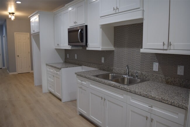 Building Photo - 331 Tite St