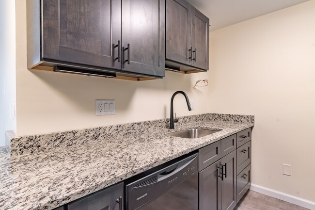 Building Photo - 179 Chestnut St