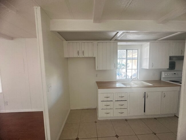Building Photo - charming 2 bedroom mobile close to River
