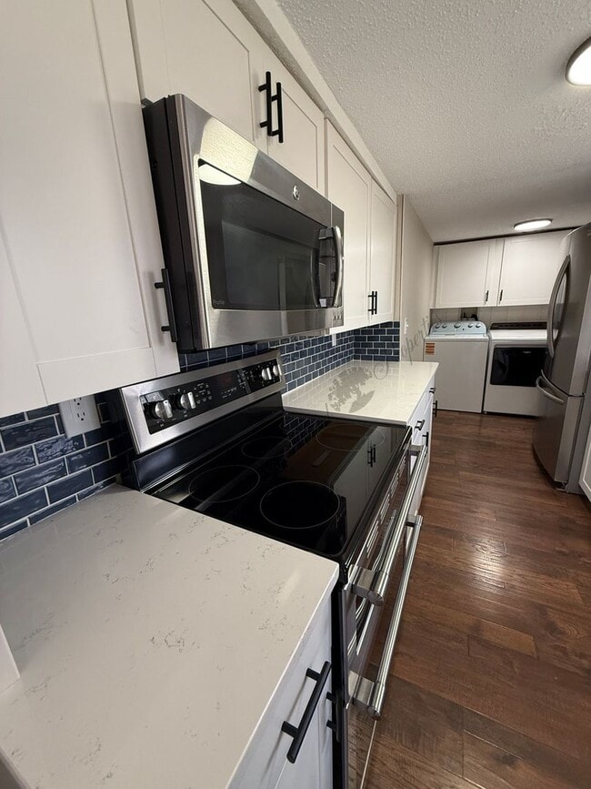 Building Photo - 3 Bed 2 Bath Home on Blakemore Circle