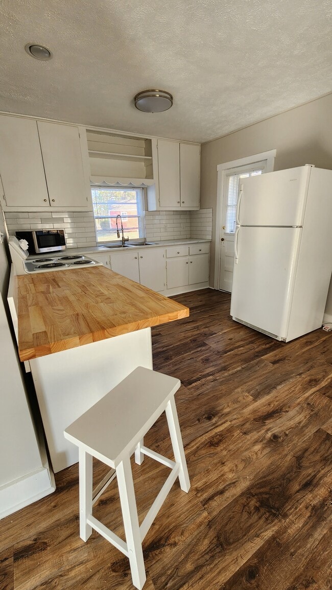 Building Photo - 5930 S New Hope Rd