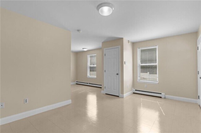 Building Photo - 176 Pavilion Ave