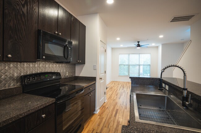 Building Photo - 1032 Skyline View Way