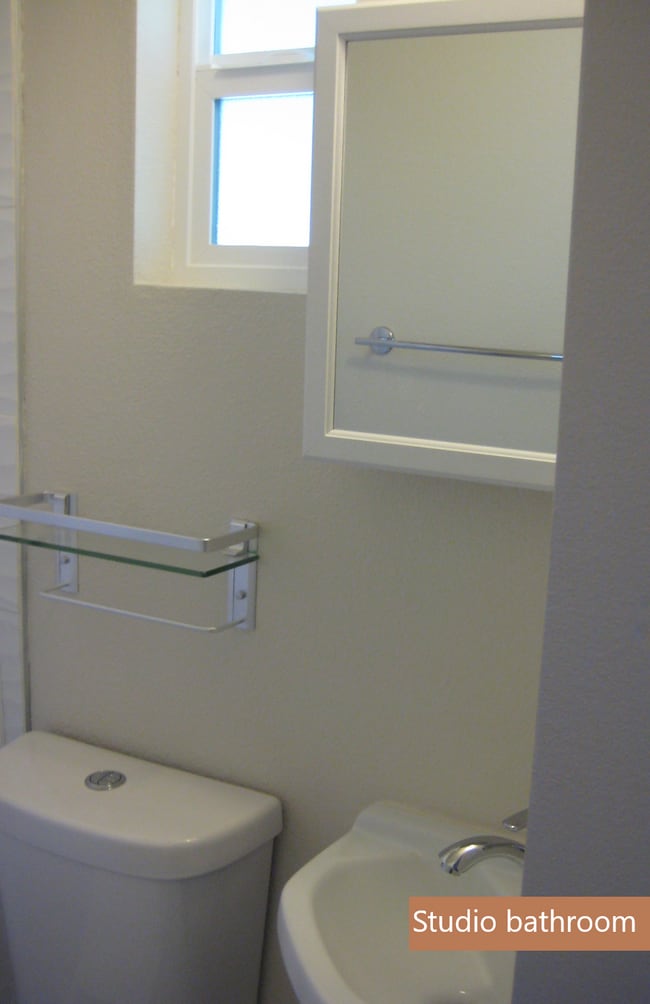 Building Photo - 40 La Cruz Ave