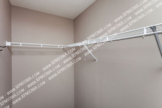 Building Photo - 738 NE Spring St