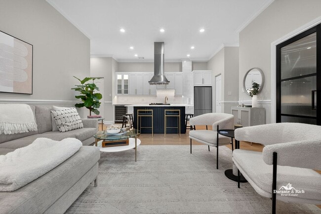 Building Photo - Luxurious Fully Furnished Penthouse Retreat in the Heart of Chicago's Desirable Near West Side