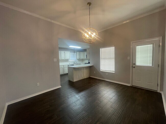 Building Photo - Haughton Beauty with Bonus Room