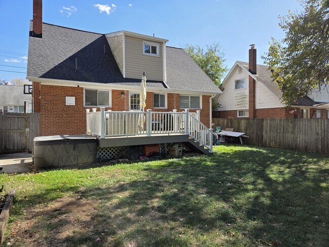 Building Photo - 108 N Gladden St