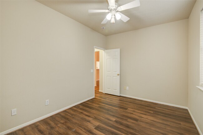 Building Photo - 18422 Auburn Woods Dr