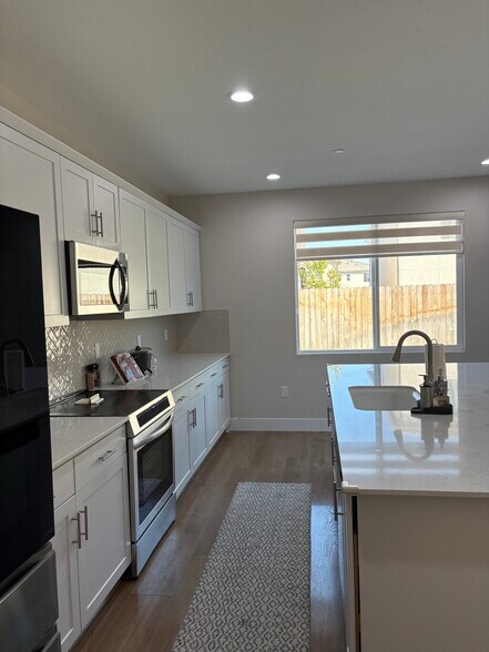 Building Photo - 2875 E Colina Dr