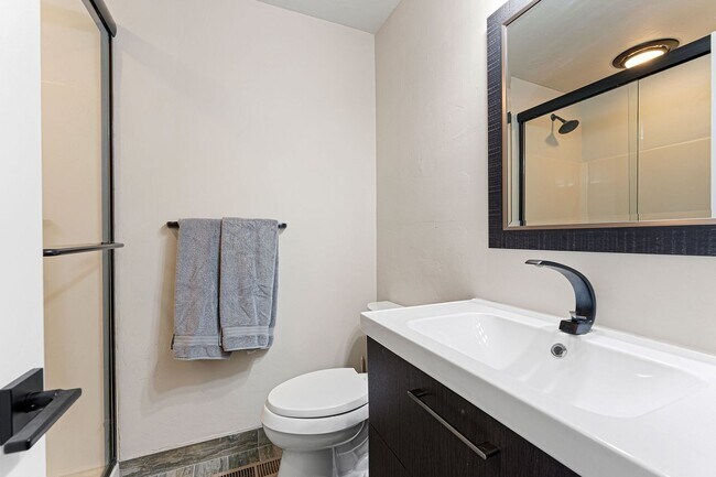 Building Photo - Beautifully Remodeled 3 bed, 3 baths 2 Car...