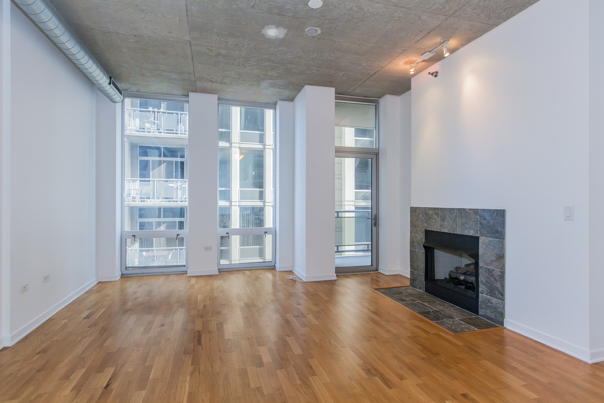 Unit Living Room with Fireplace - 700 Larrabee N St