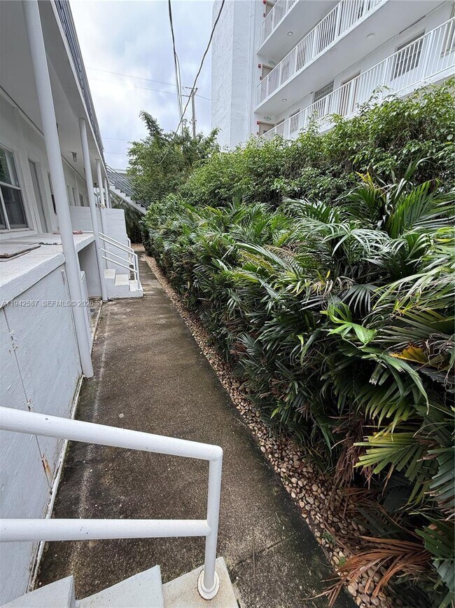 Building Photo - 1011 9th St