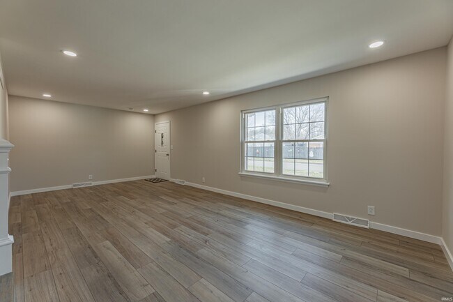 Building Photo - 7127 Pinehurst Dr
