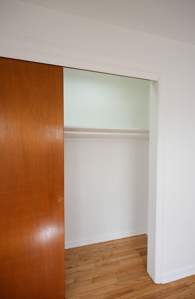 Building Photo - 2305 River Rd