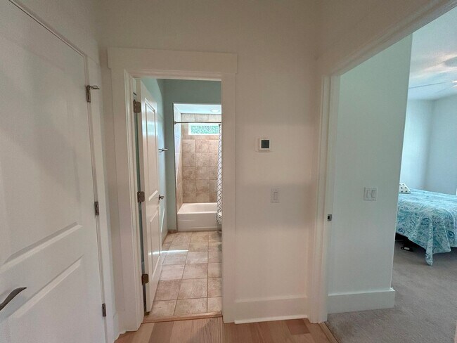 Building Photo - Beautifully appointed furnished 4 bedroom ...