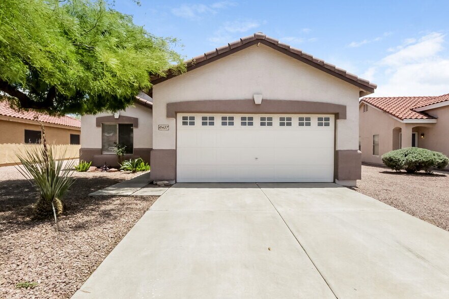 Primary Photo - 10457 E Birchwood Ave