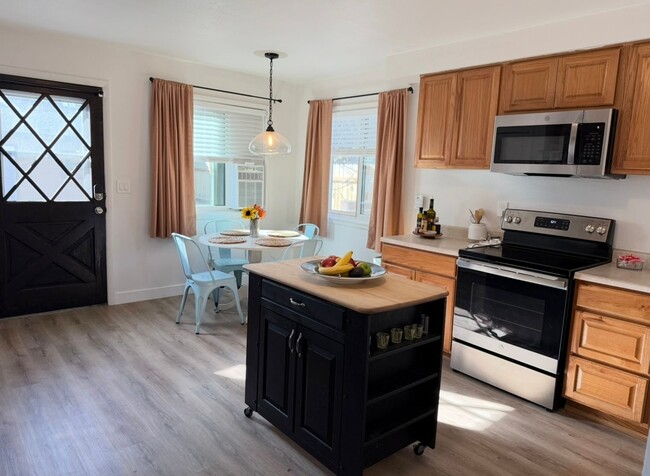 Building Photo - Charming North End Home in Prime Location!