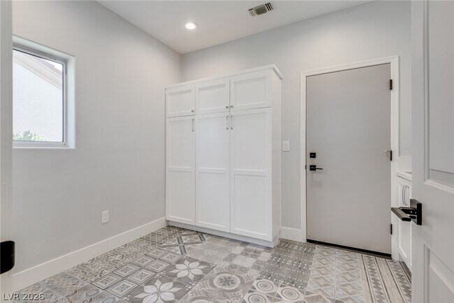 Building Photo - 2508 Sandilands Dr