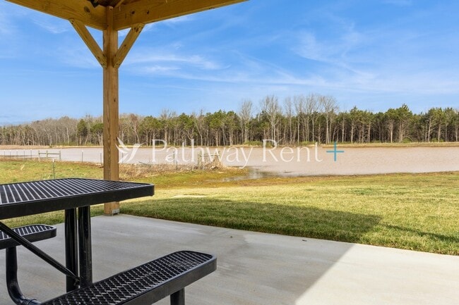 Building Photo - 3420 Quintana Dr
