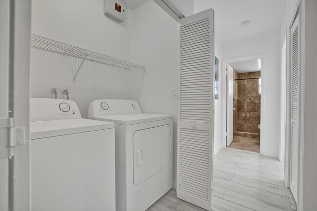 Building Photo - 5721 SW 11th St