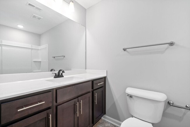 Building Photo - Pet Friendly Two Bedroom!