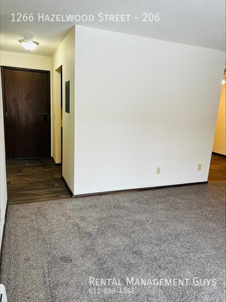 Building Photo - Quiet 1 bedroom with Carpet