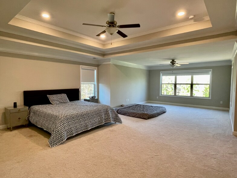 Building Photo - 6060 Ashborough Park