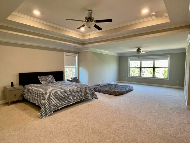 Building Photo - 6060 Ashborough Park