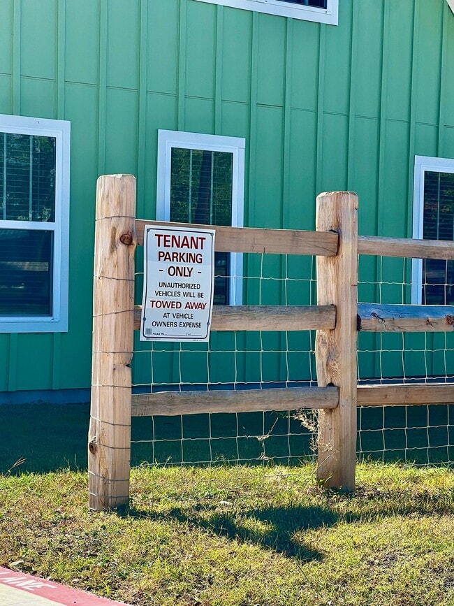 Building Photo - Riverside Bungalows 1/1