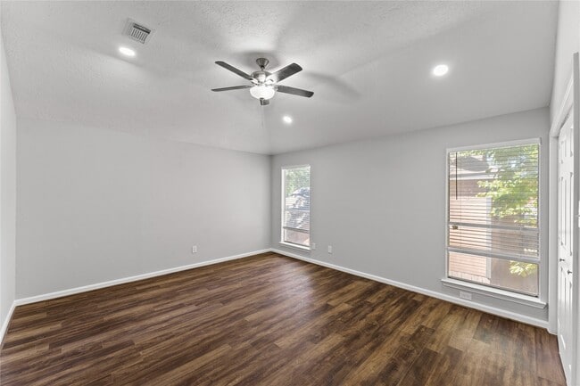 Building Photo - 4826 Brooklawn Dr