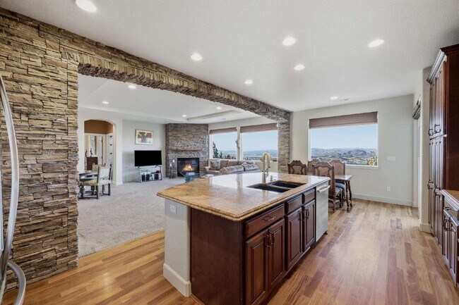 Building Photo - Elegant Arrowcreek Home!