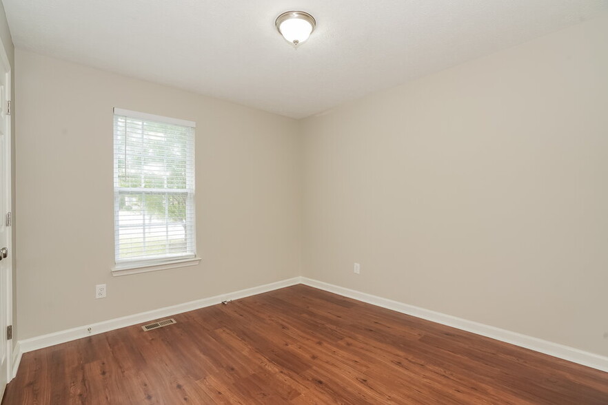 Building Photo - 725 Veneta View Dr