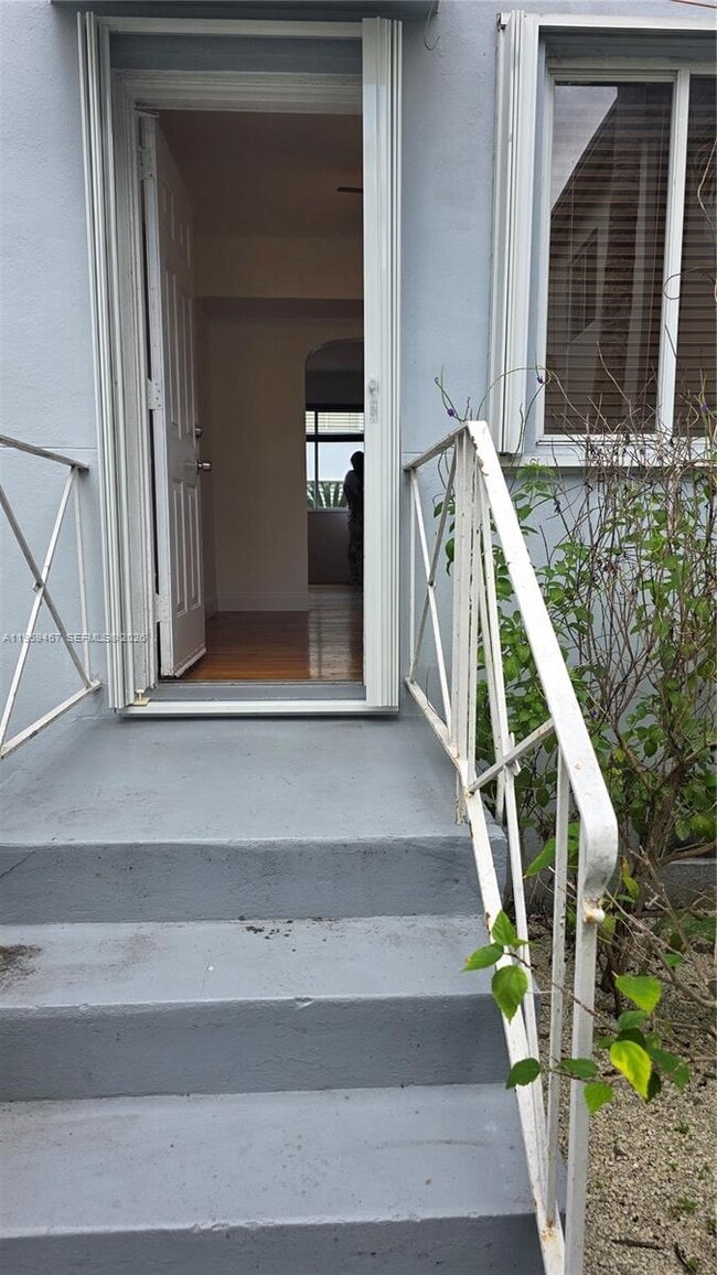 Building Photo - 530 SW 10th St