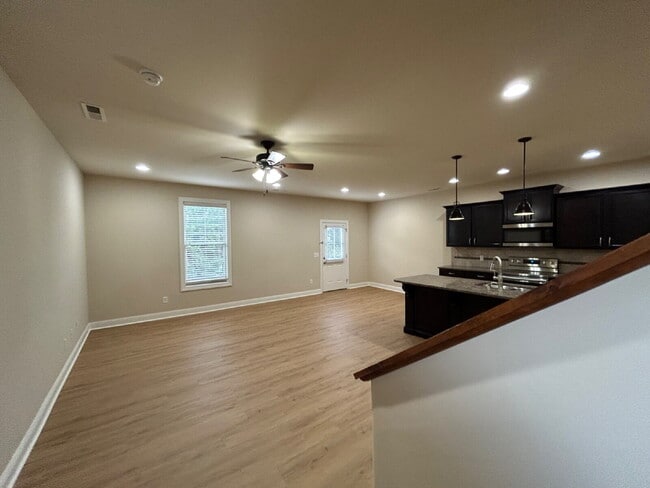 Building Photo - 3-Bedroom 2.5 Bathroom with Walk In Closets and 2-Car Garage For Rent