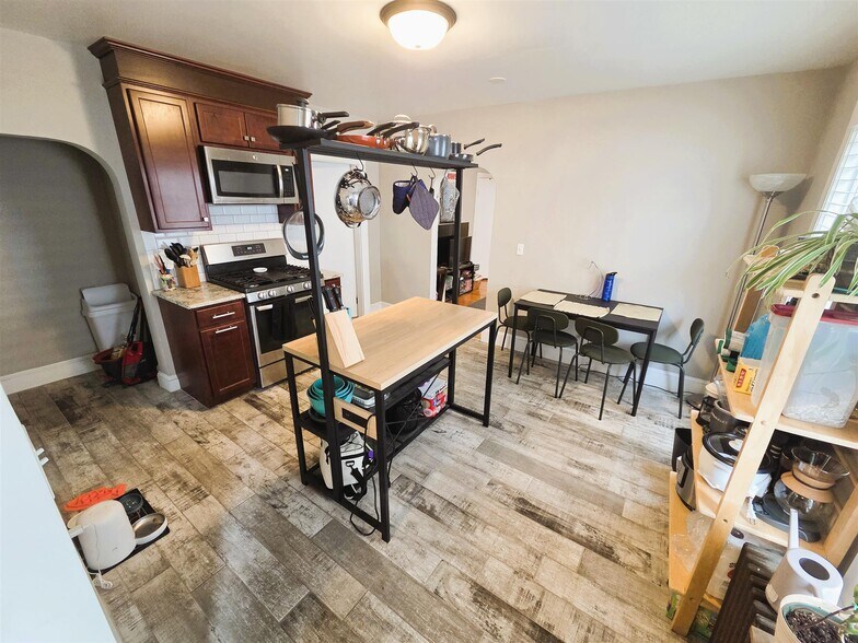 Building Photo - 55 Gorham St