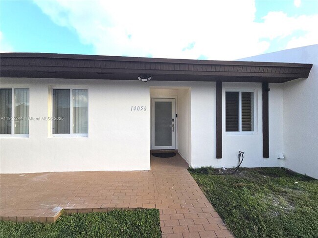 Primary Photo - 14056 SW 51st Ln