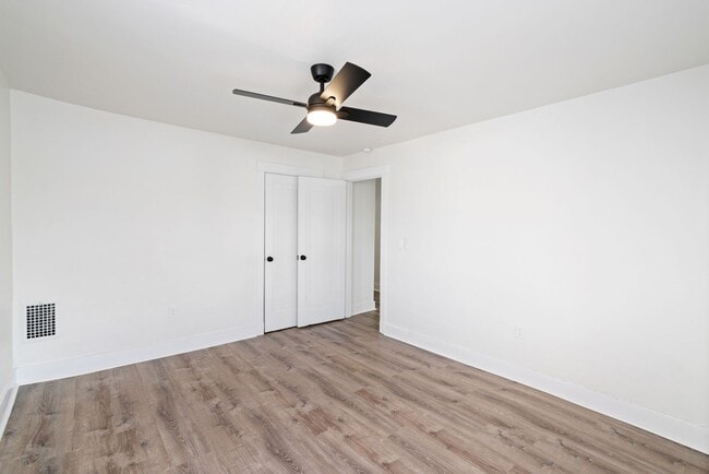 Building Photo - Stunning 4 bedroom home in Brookline available now!