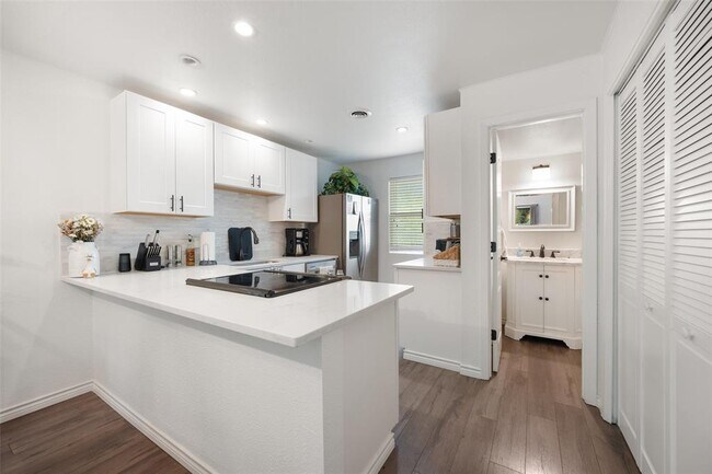 Building Photo - 1135 Barton Hills Dr