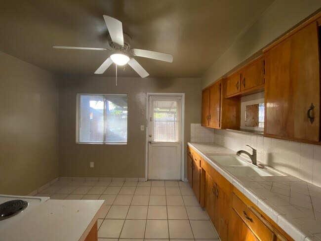 Building Photo - 210 E Harding Ave