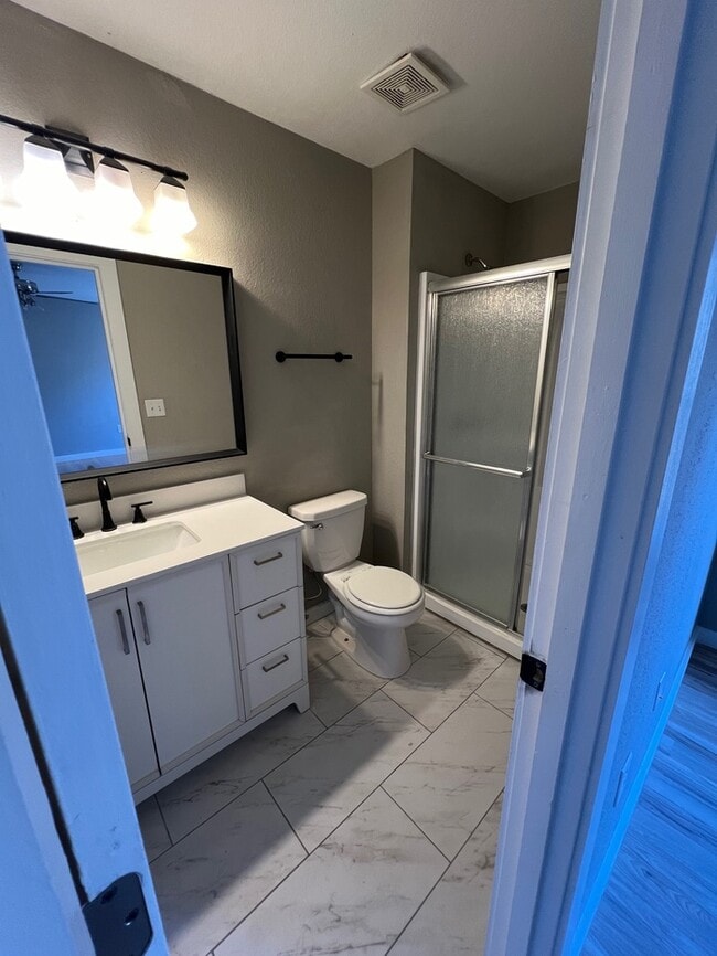 Building Photo - 3836 Country Club Dr