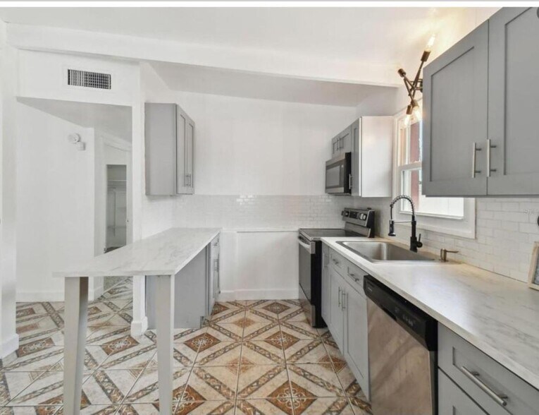 Building Photo - 7704 Patrician Pl