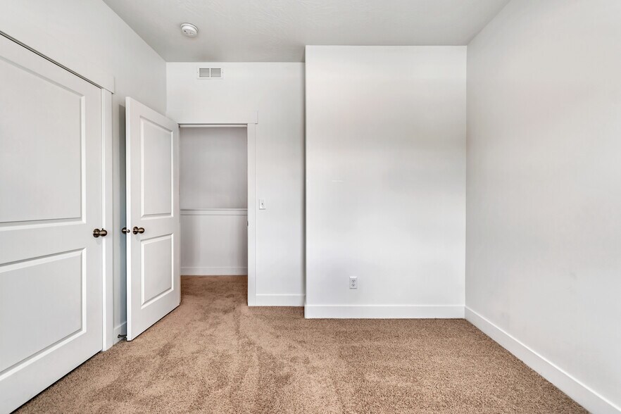 Building Photo - 1593 N 1870 E