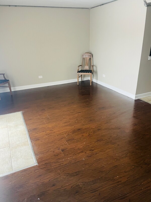 Building Photo - 1902 N Green Ln N